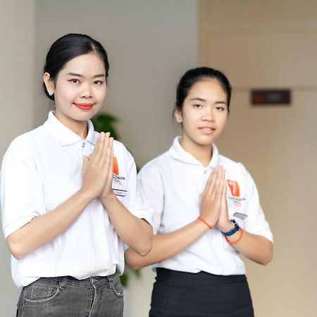 7 Days Premium Hotel Phnom Penh Exterior photo