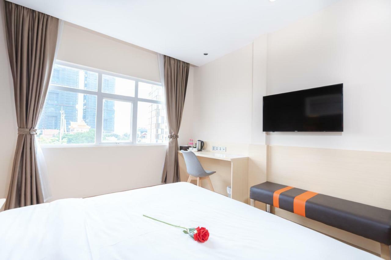 7 Days Premium Hotel Phnom Penh Exterior photo