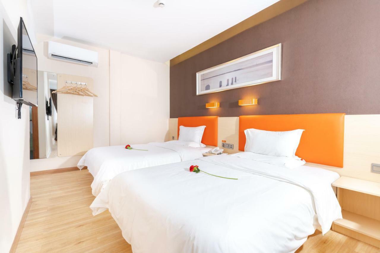 7 Days Premium Hotel Phnom Penh Exterior photo